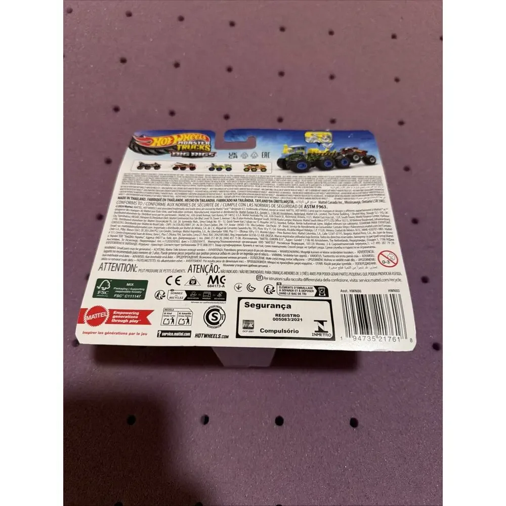 Hot Wheels Monster Trucks Big Rigs LOCO PUNK 6 Wheels Transporting Towing Truck